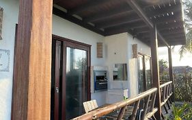 Ap Tubarao Pe na areia com vista privilegiada para o mar